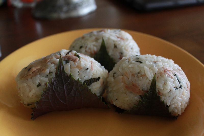 紫蘇鮪魚飯糰