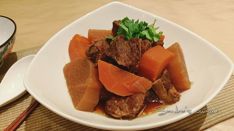 滷牛腩