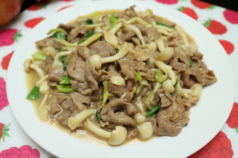 滑菇燴肉片 (((0廚藝ok