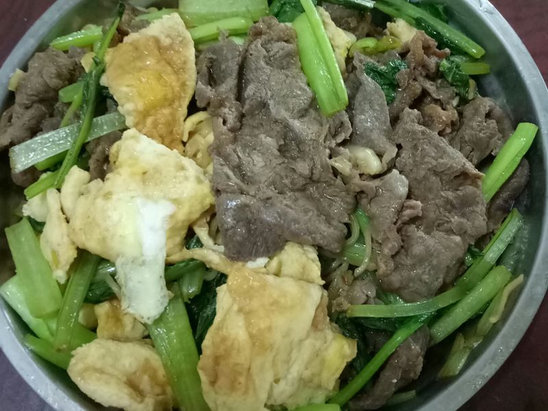 里脊牛肉滑蛋炒麵