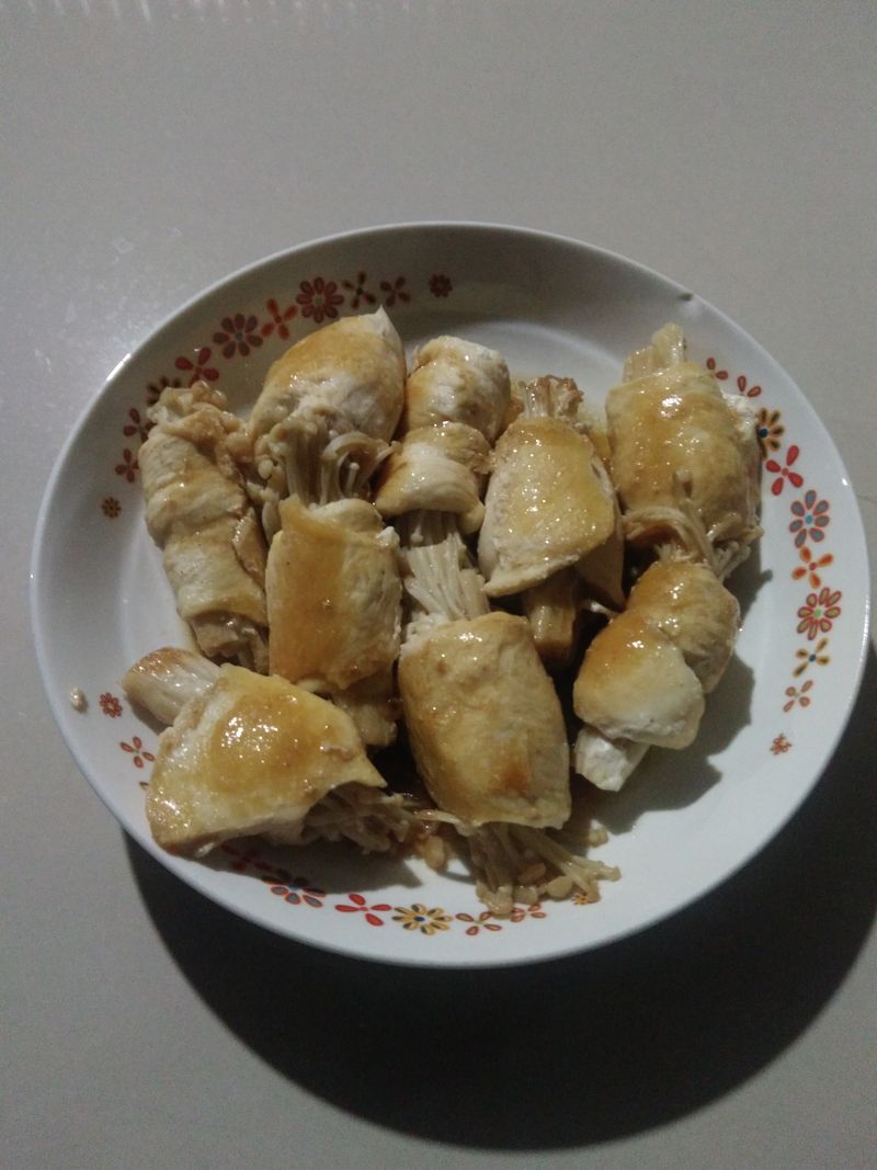鸡胸肉包金针菇