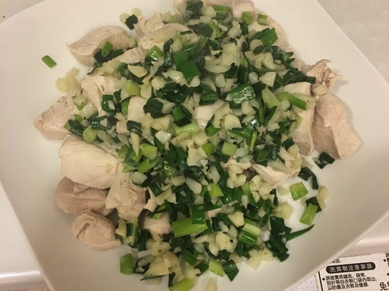 健身料理-水煮雞胸肉佐蔥蒜(黃俊推薦)