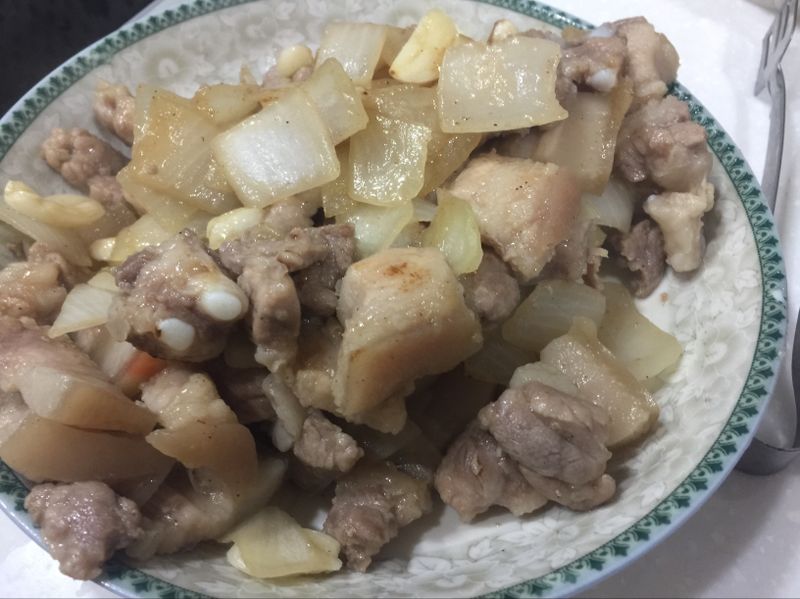 洋蔥蒜頭炒五花肉