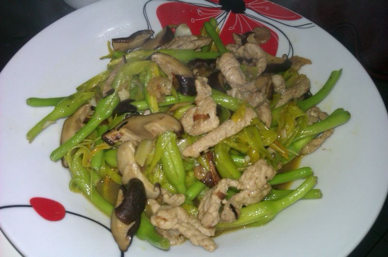 香菇拌炒麻油肉絲金針花