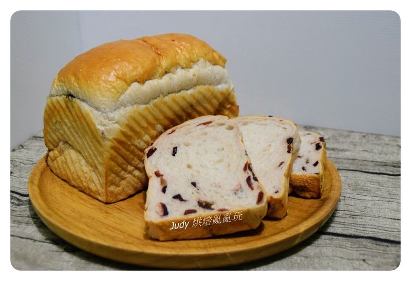 圓頂桑葚蔓越莓吐司