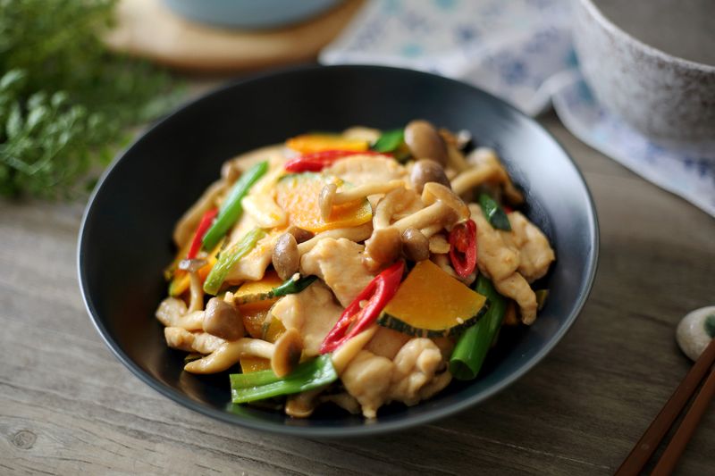 菇菇嫩炒雞片