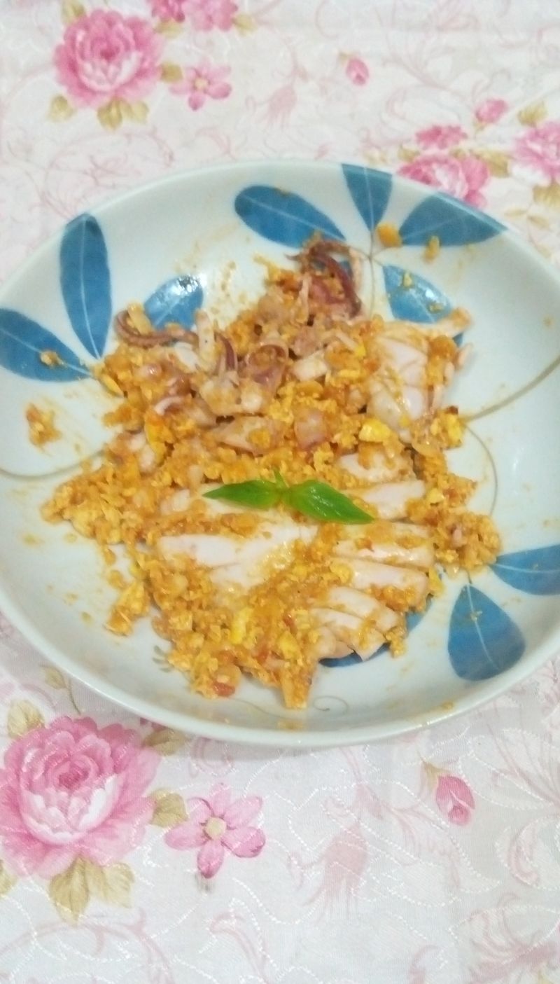 魷魚佐修隆醬汁