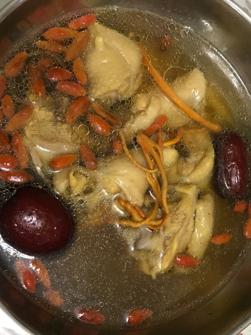 ♡蟲草紅棗燉雞湯♡