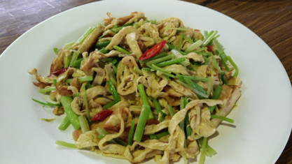 豆皮炒芹菜