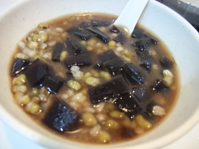 【小雨食堂】仙草綠豆薏仁湯