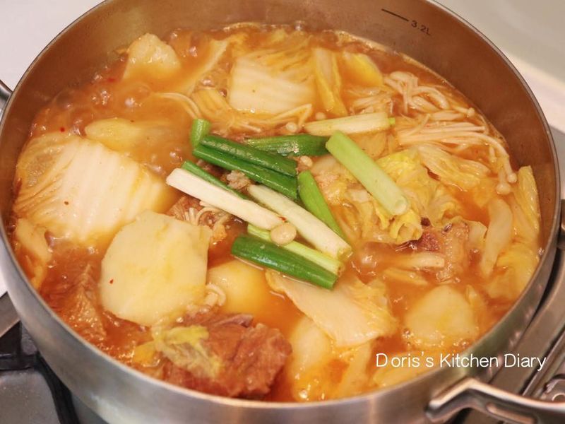 韓式馬鈴薯排骨湯(微辣開胃)