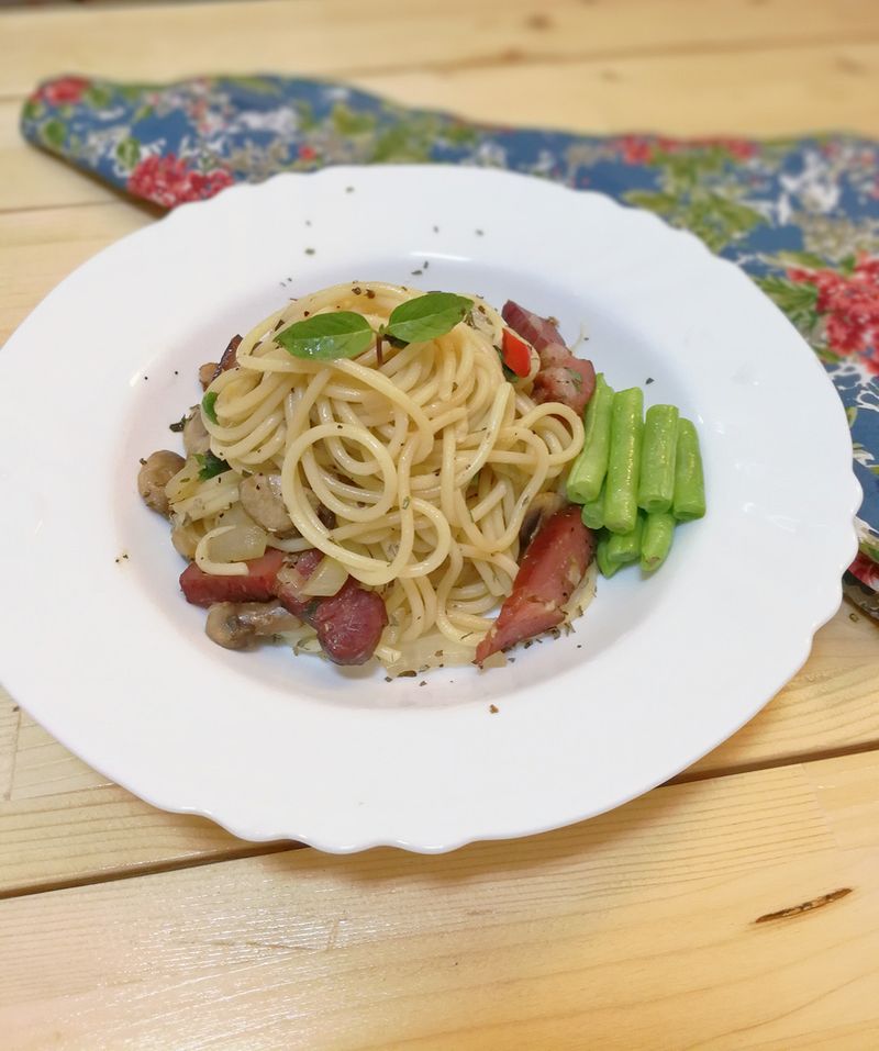 蒜味臘肉義大利麵