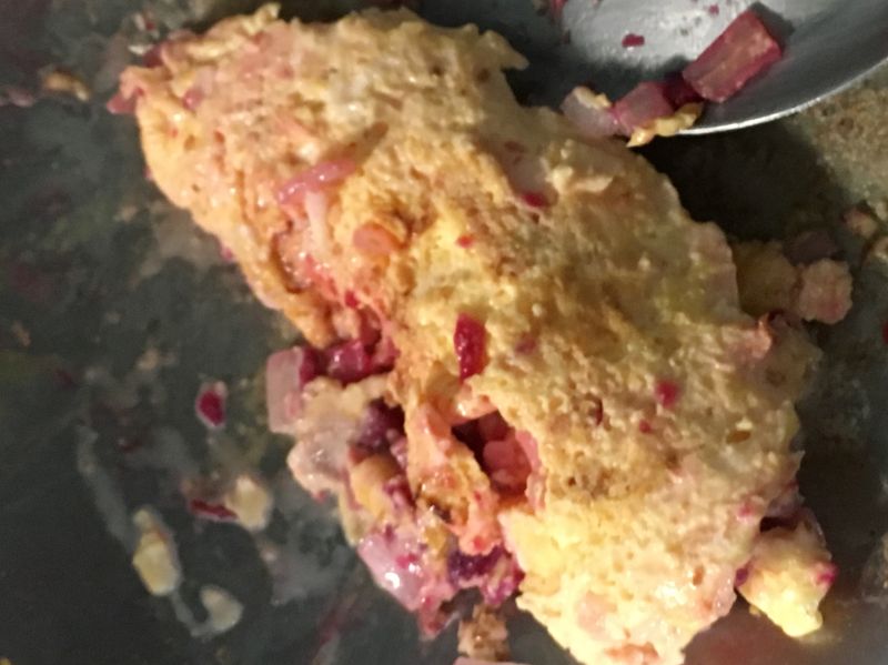 火龍果皮的歐姆蕾蛋包
