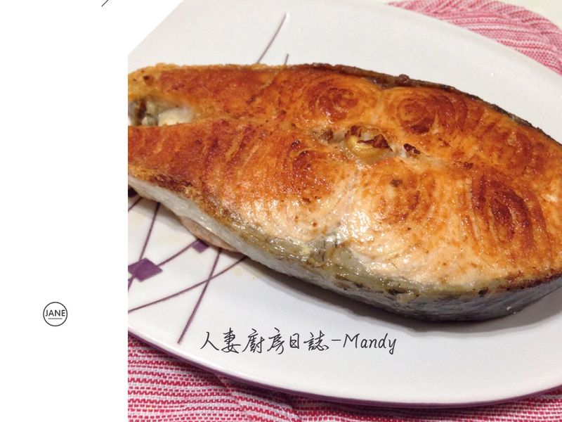 香煎鮭魚佐黑胡椒