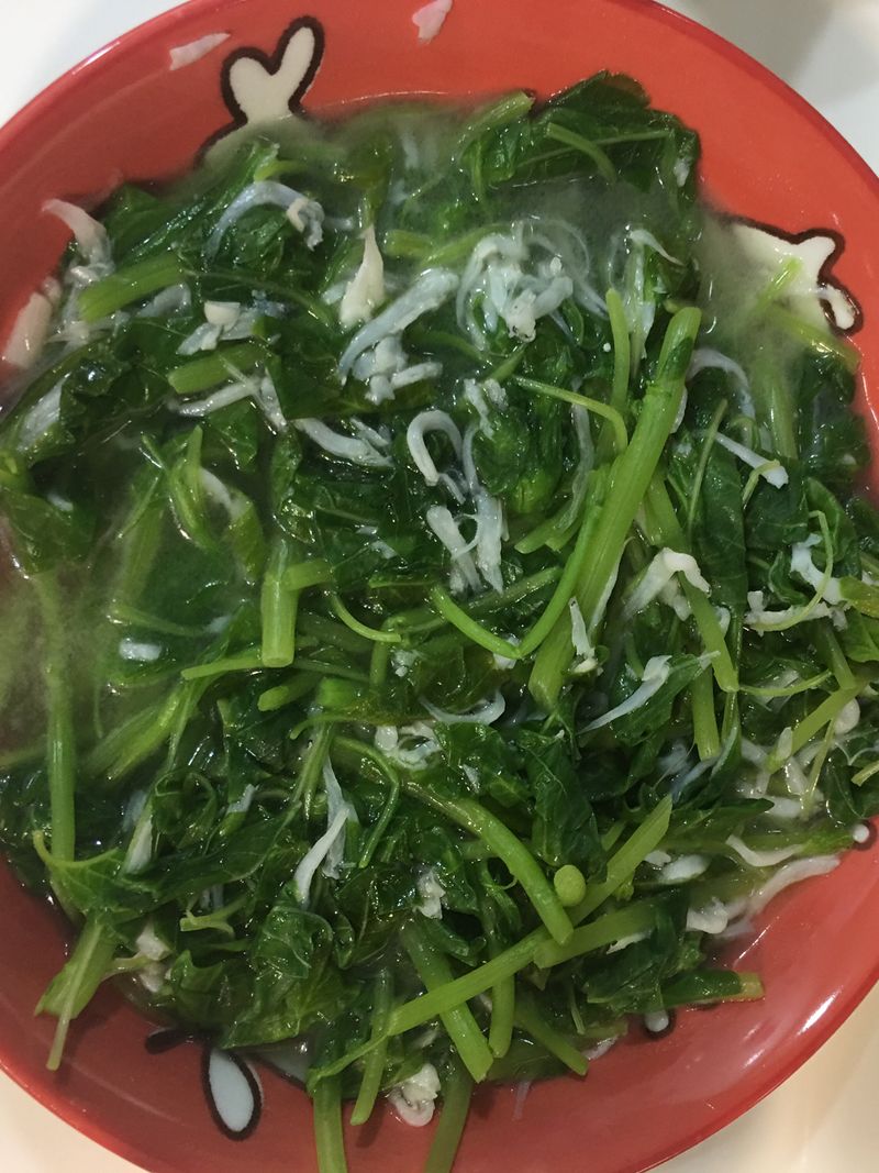 莧菜炒水晶魚