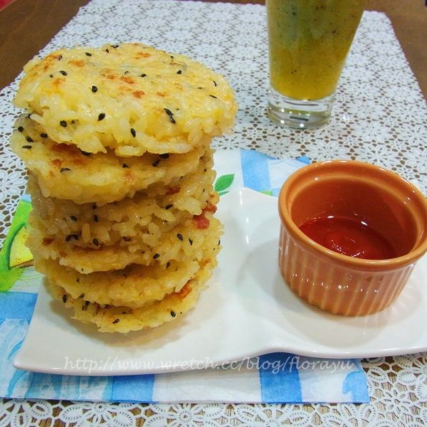 隔天剩飯做《芝麻起司煎米餅》