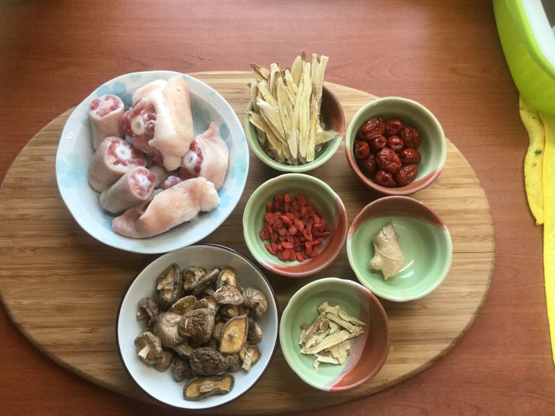 香菇豬尾湯