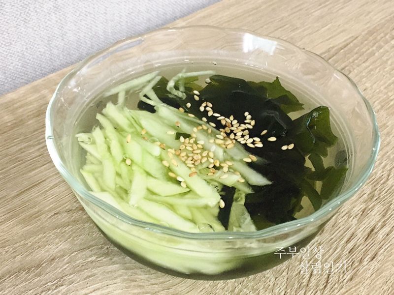 韓式小黃瓜海帶芽冷湯
오이미역냉국