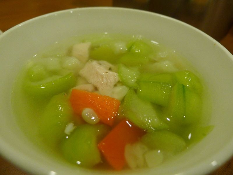 絲瓜雞肉湯佐麵線