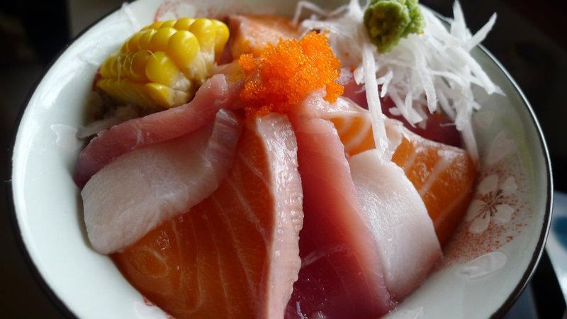 超澎湃海鮮丼飯