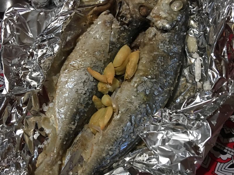 蒜烤竹莢魚