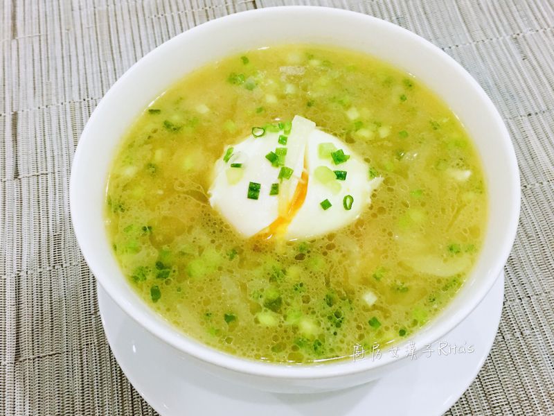 月見洋蔥雞湯