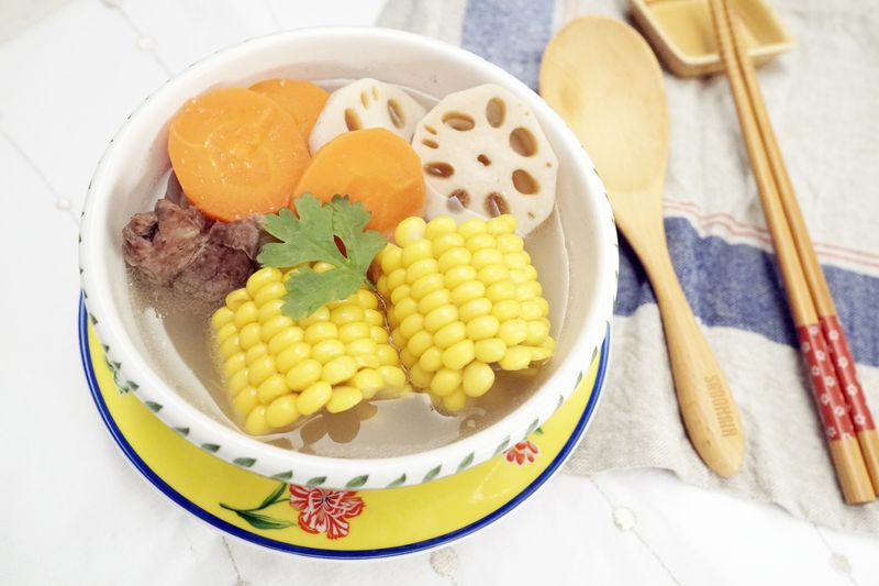 玉米蓮藕排骨湯