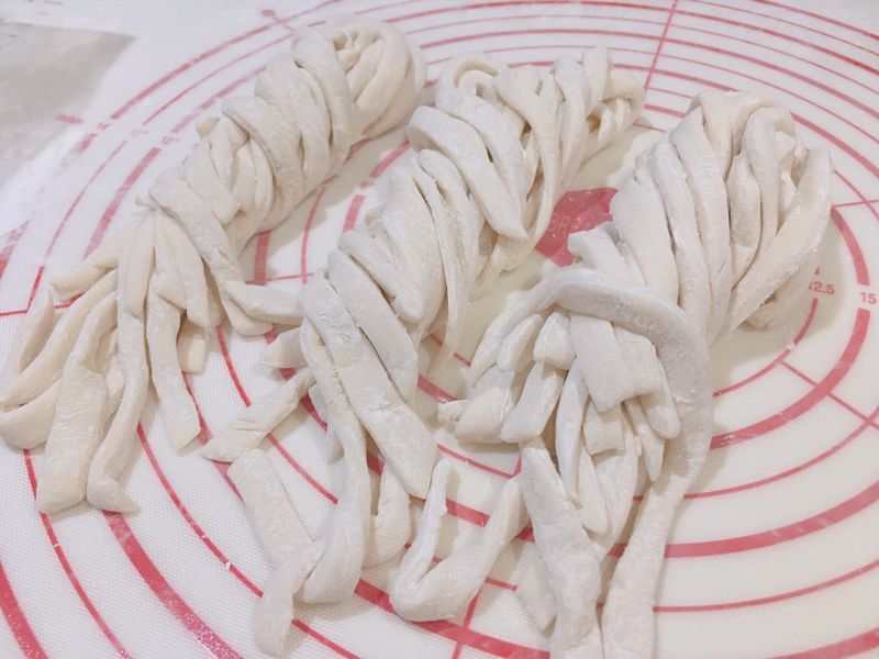 簡單的四樣材料👉🏻烏龍麵條