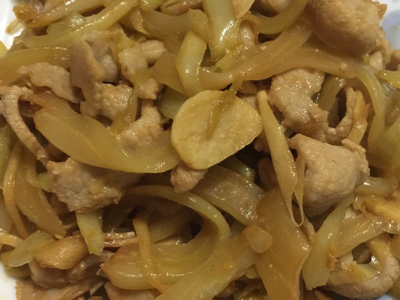 酸菜炒松板豬
