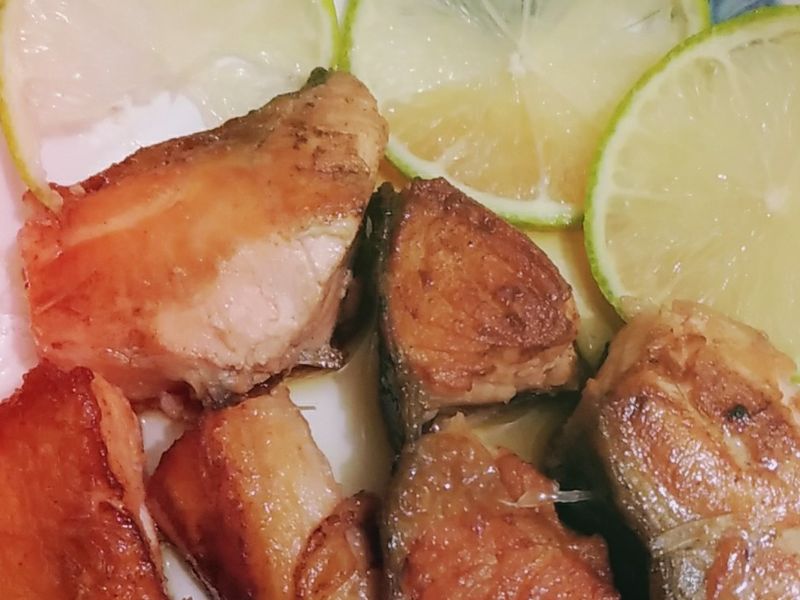 香煎鮭魚佐檸檬
