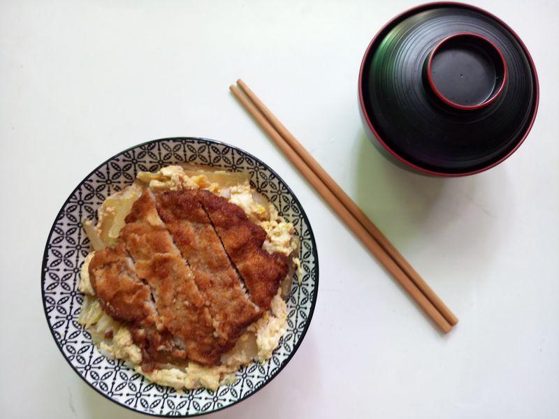 滑蛋豬排飯
