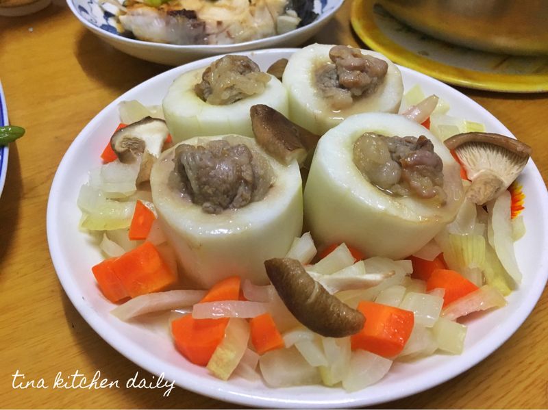 牛肉捲黃瓜盅佐綜合蔬菜