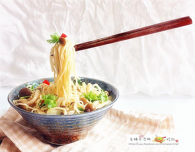 酸辣鴻喜菇飛天乾麵【好菇道好食光】