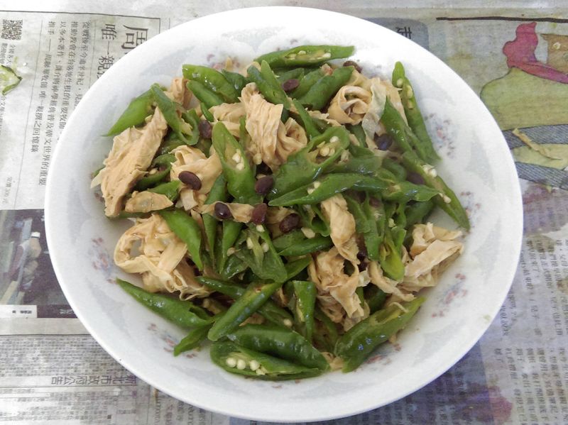 ¥ 糯米椒炒豆皮 ¥