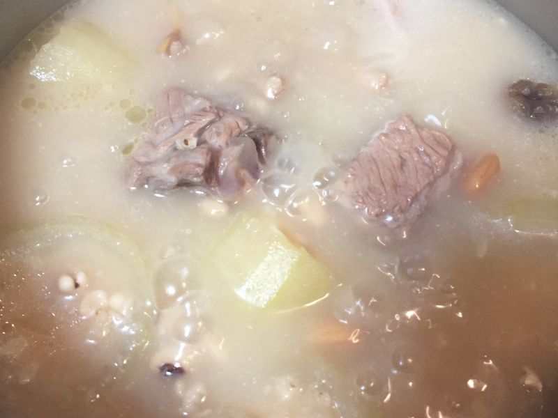 鳳爪節瓜煲湯