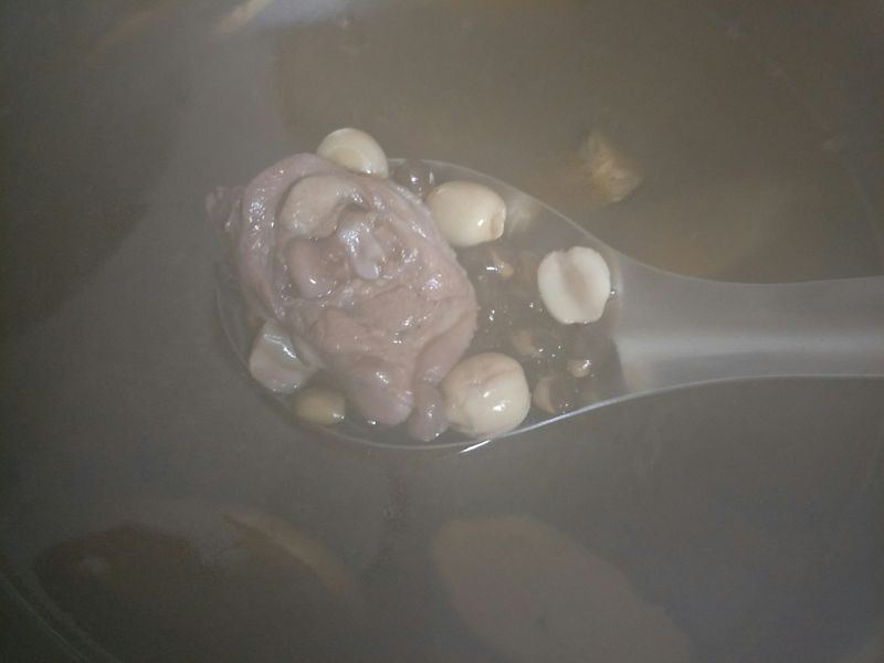 黑豆蓮子雞湯