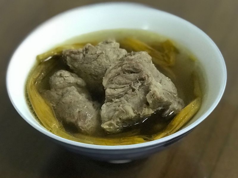 金針龍骨湯