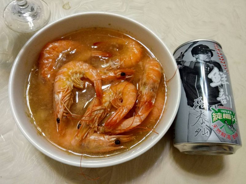 椰子蒸蝦-電鍋料理「半天水純天然椰子水」