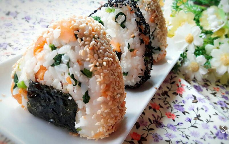 菠菜鮭魚飯糰