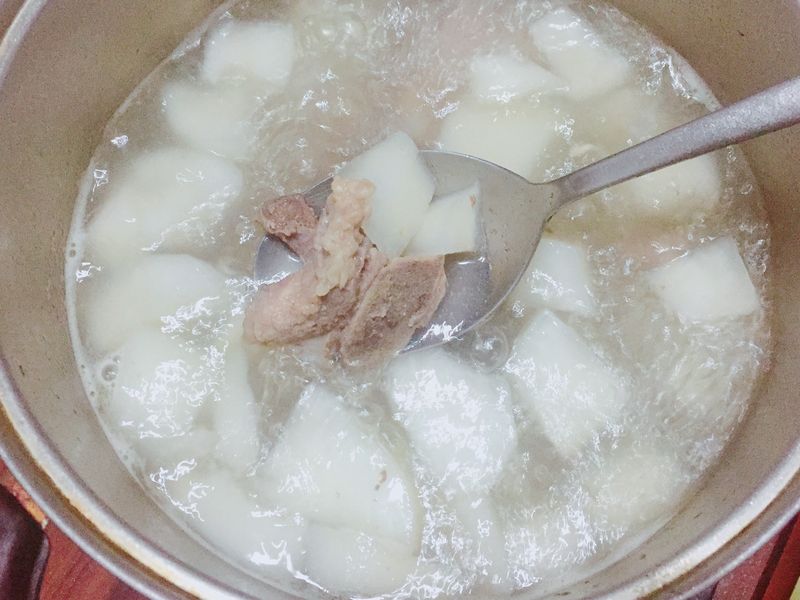 白蘿蔔龍骨湯（台糖安心豚）