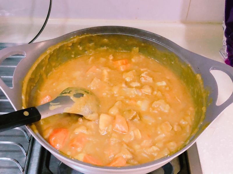 咖哩雞腿肉飯