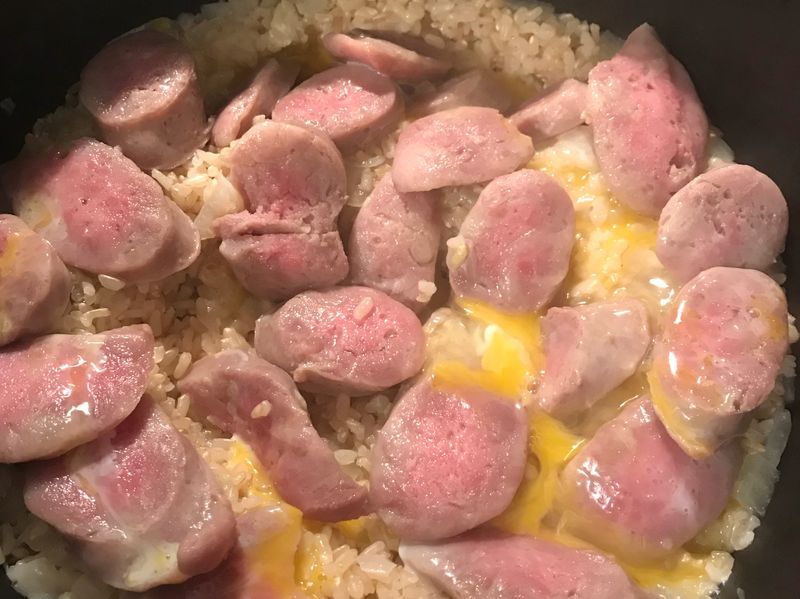 鑄鐵鍋糙米香腸煲飯