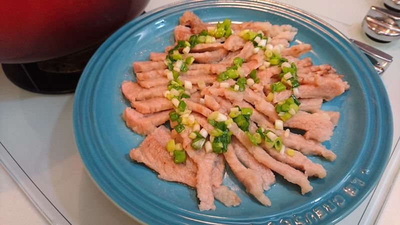 蔥油松板豬