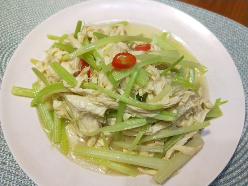 芹菜炒豆包