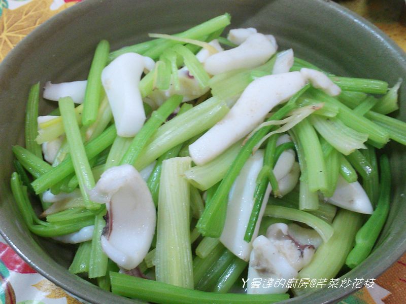 ㄚ曼達的廚房~康寶鮮味炒手鰹魚口味~芹菜炒花枝