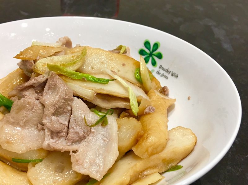 五花肉炒甜不辣