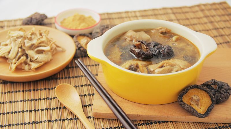 老薑香菇雞湯