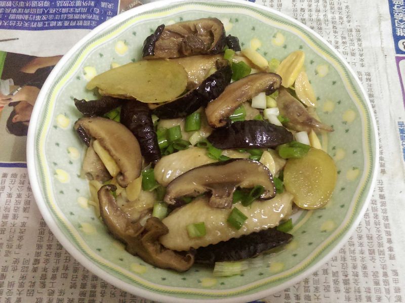 ¥ 雞翅煨香菇 ¥