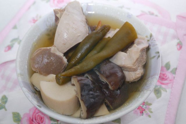 剝皮辣椒雞湯
