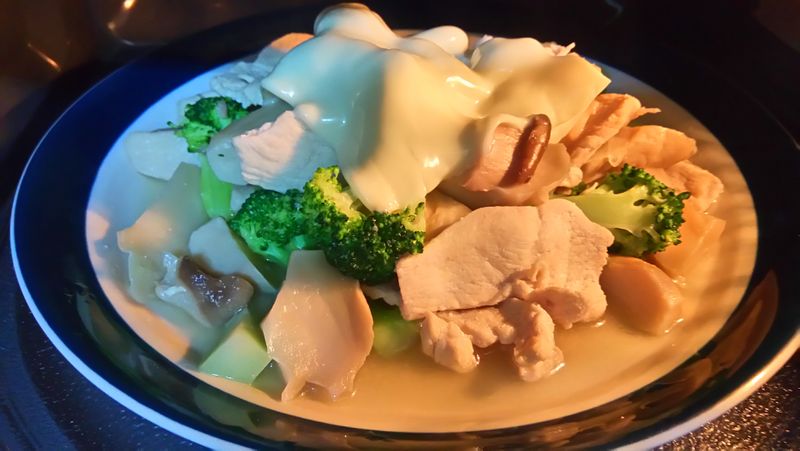 起司香炒雞肉蔬菜盤